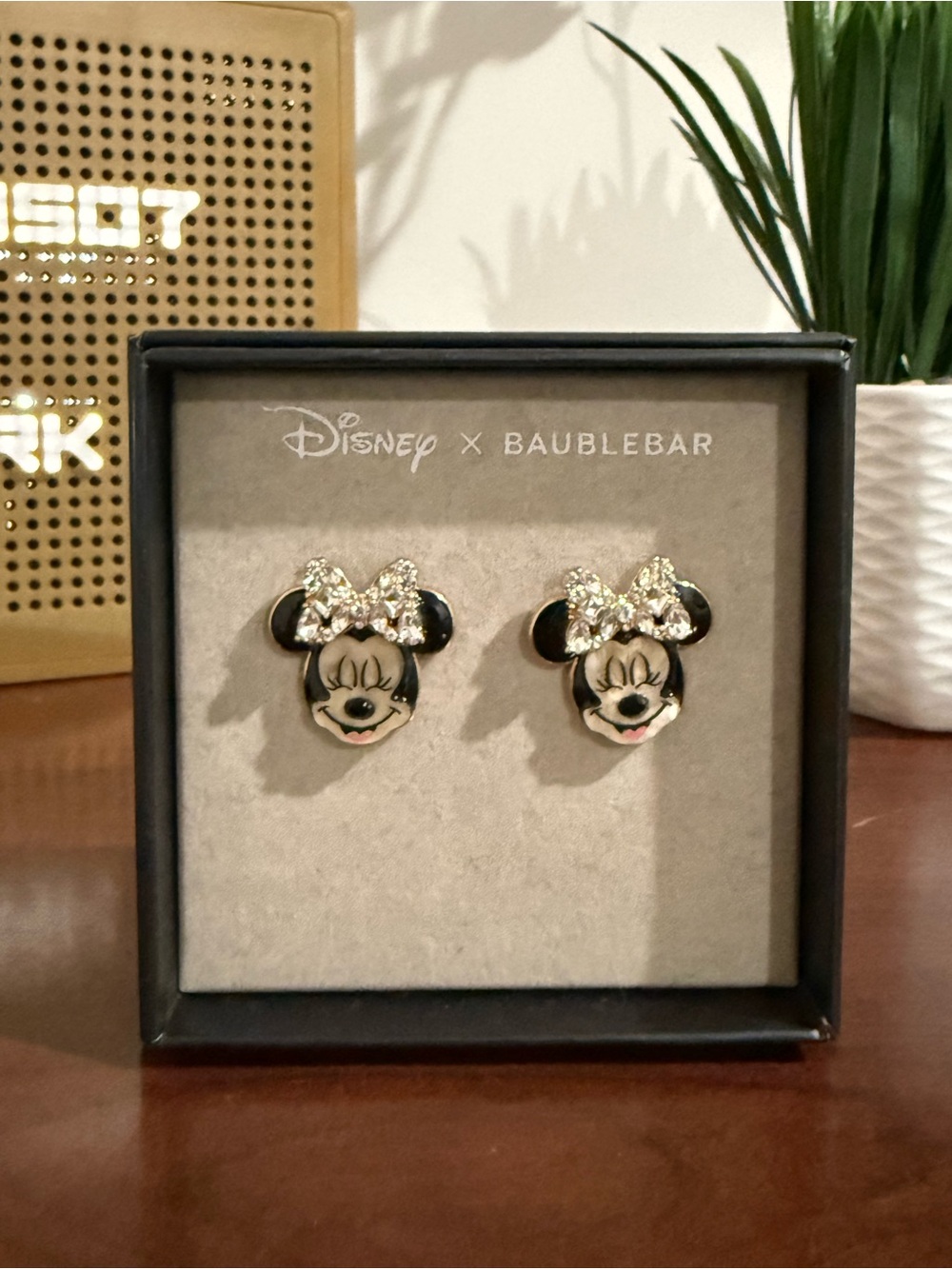 New Baublebar women’s Minnie Mouse crystal bow stud earrings